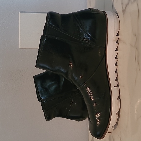 Sorel Harlow Black Waterproof Patent Leather Chelsea Zip Ankle Boots Wmns 8 - Picture 9 of 13